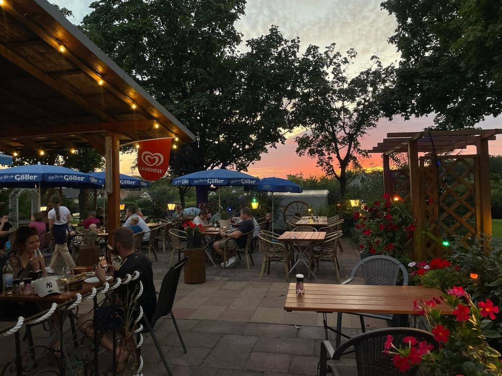 Terrasse bei Sonnenuntergang im OzeanGrill